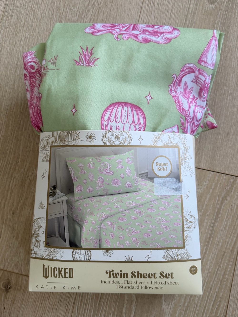Katie K Wicked Twin Sheet Set in Light Green and Pink -NEW